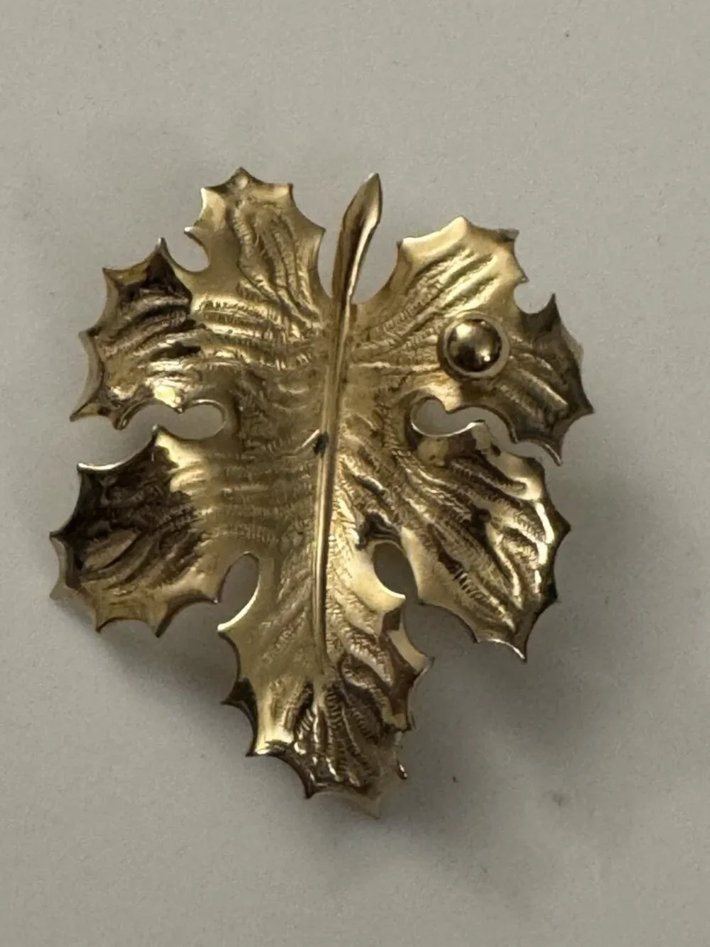 Vintage Signed Giovanni Gold Tone Curled Leaf Gold Toned Brooch Pin Holly H12